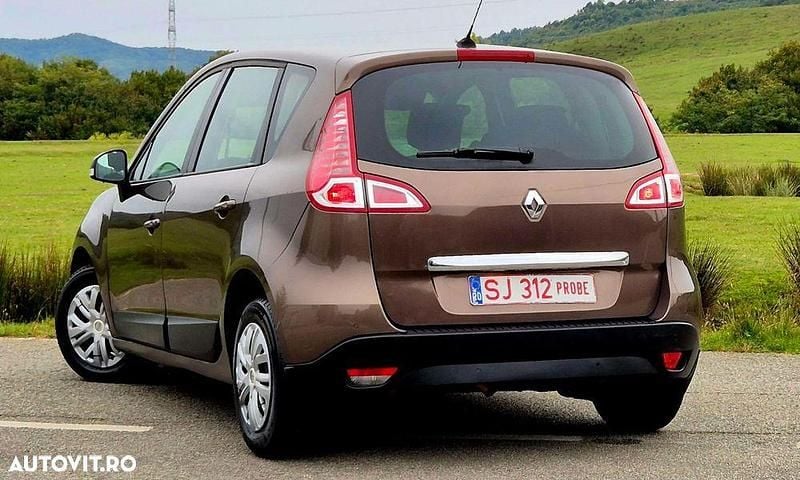 Second-hand Renault Scénic III 110 CP (80 kW) 2011 Culoaremaro Monovolum