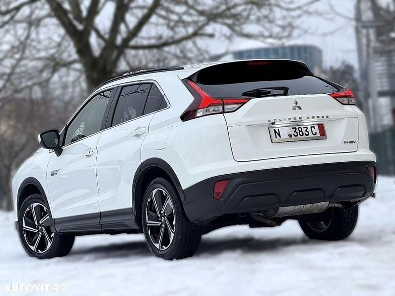 Second-hand Mitsubishi Eclipse Cross Intense+ 203 CP (149 kW) 2022 Culoarealb SUV