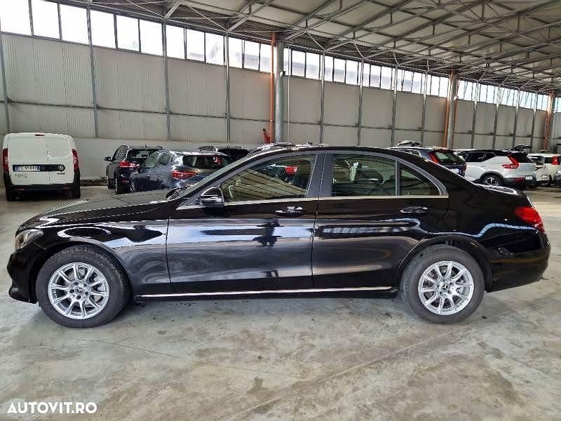 Second-hand Mercedes C180 122 CP (89 kW) 2020 Culoarenegru Berlinǎ