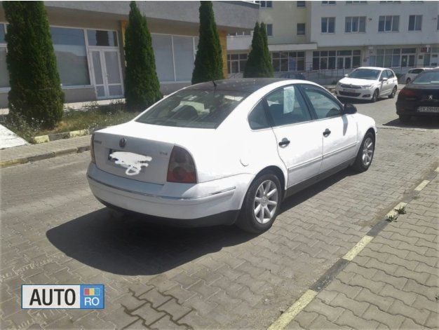 Second-hand VW Passat 131 CP (96 kW) 2005 Alb Berlinǎ