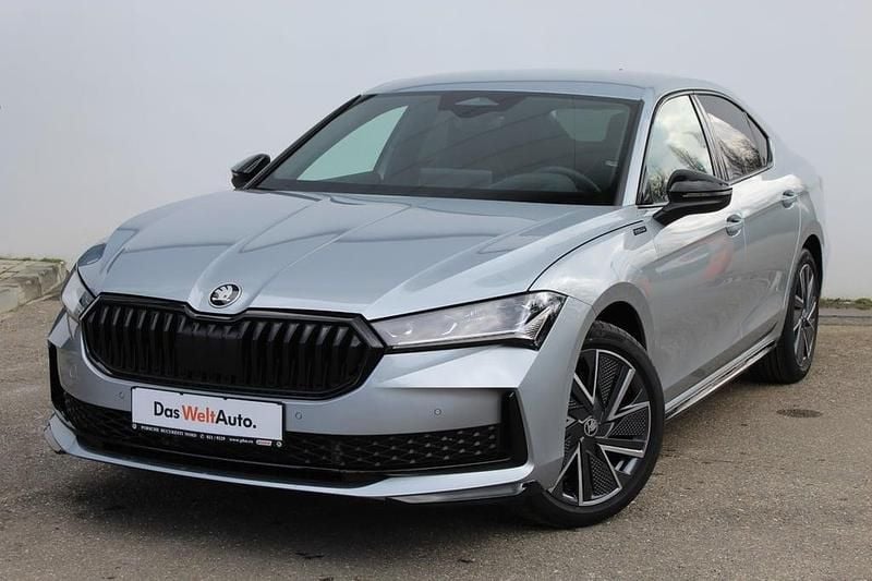 Argintiu metalic Utilizat 2025 Skoda Superb SportLine | 42.108 EUR - Imagine 1/4
