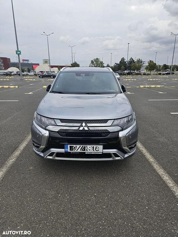 Culoaregri Utilizat 2020 Mitsubishi Outlander P-HEV Instyle SUV | 22.599 EUR (Preț OK) - Imagine 1/4