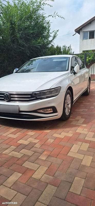 Culoarealb Utilizat 2020 VW Passat Advance Berlinǎ | 16.650 EUR (Preț bun) - Imagine 1/4