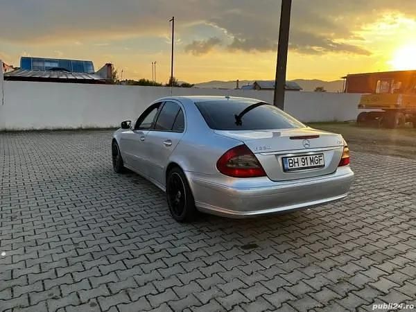 Second-hand Mercedes E220 SE 170 CP (125 kW) 2007 Argintiu Berlinǎ