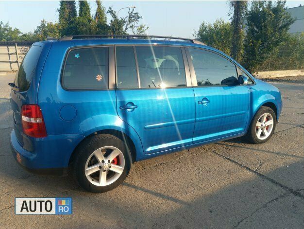 Second-hand VW Touran 115 CP (84 kW) 2004 Albastru Monovolum