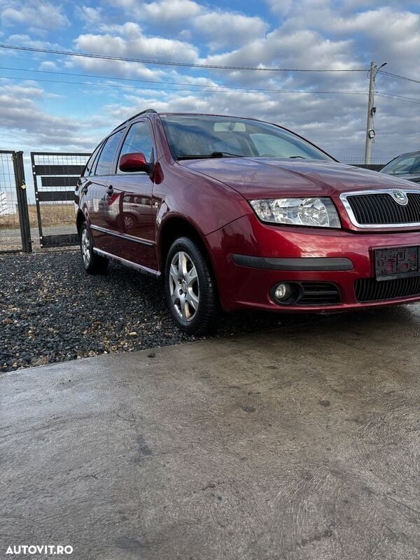 Rosu Utilizat 2005 Skoda Fabia Ambiente Break | 1.750 EUR (Preț OK) - Imagine 1/4