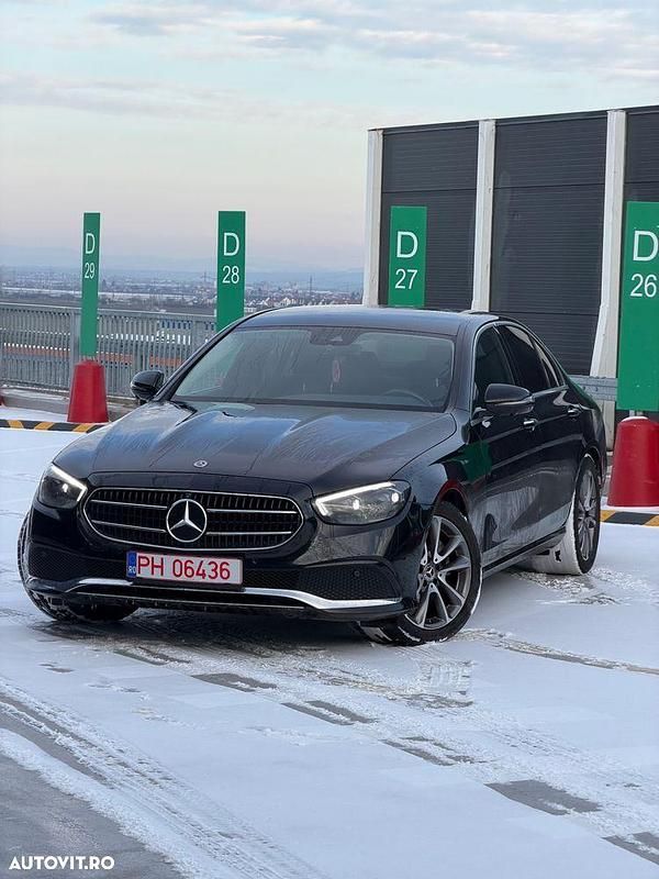 Culoarenegru Second-hand 2021 Mercedes E200 Berlinǎ | 33.790 EUR (Preț OK) - Imagine 1/4