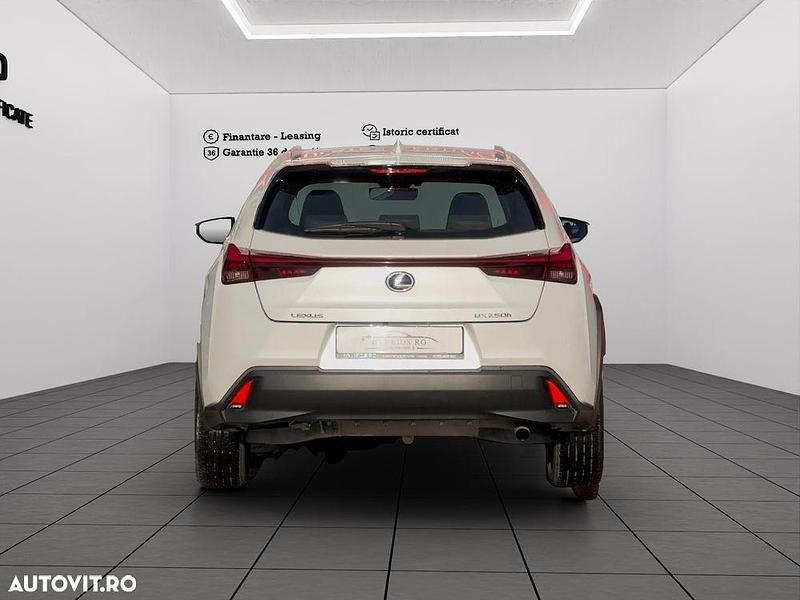 Second-hand Lexus UX 250h Business Edition 184 CP (135 kW) 2022 Culoarealb SUV