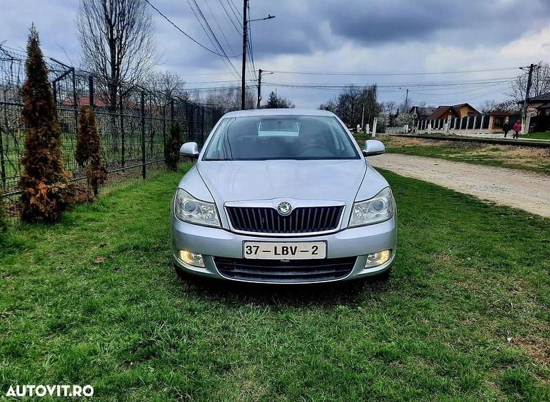 Culoareargint Utilizat 2011 Skoda Octavia Elegance Hatchback | 5.500 EUR (Preț OK) - Imagine 1/4