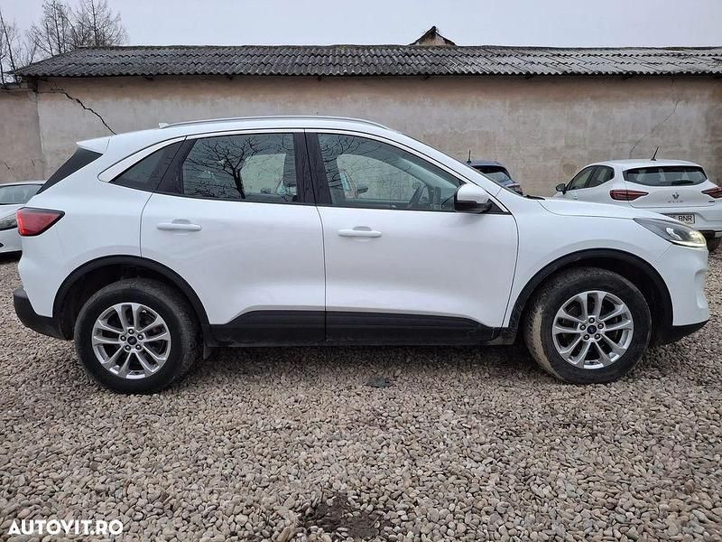 Second-hand Ford Kuga Titanium 150 CP (110 kW) 2022 Culoarealb SUV