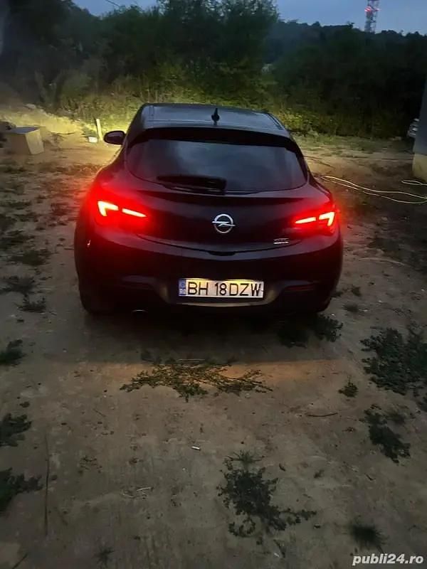 Second-hand Opel Astra GTC 170 CP (125 kW) 2012 Negru Coupe