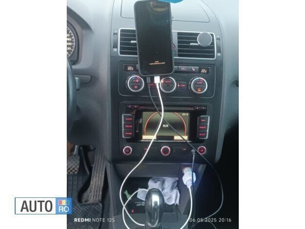 Second-hand VW Touran 140 CP (102 kW) 2013 Negru Monovolum