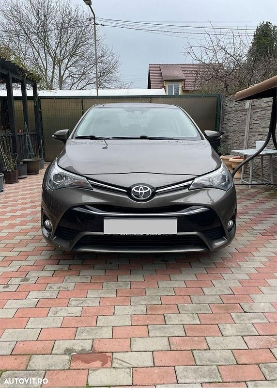 Culoaregri Utilizat 2016 Toyota Avensis Executive Berlinǎ | 10.900 EUR (Preț OK) - Imagine 1/4