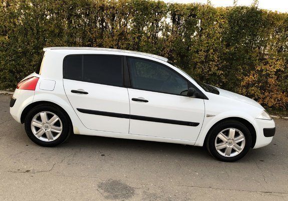 Alb Utilizat 2005 Renault Mégane II Hatchback | 2.150 EUR (Puțin scump) - Imagine 1/4
