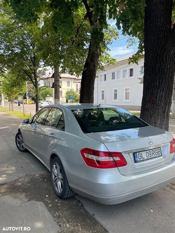 Culoaregri Utilizat 2010 Mercedes E250 Berlinǎ | 5.990 EUR - Imagine 1/4