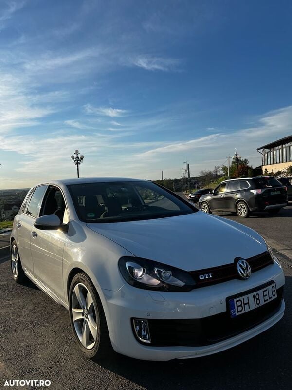 Alb Utilizat 2010 VW Golf VI GTI Hatchback | 8.700 EUR - Imagine 1/4