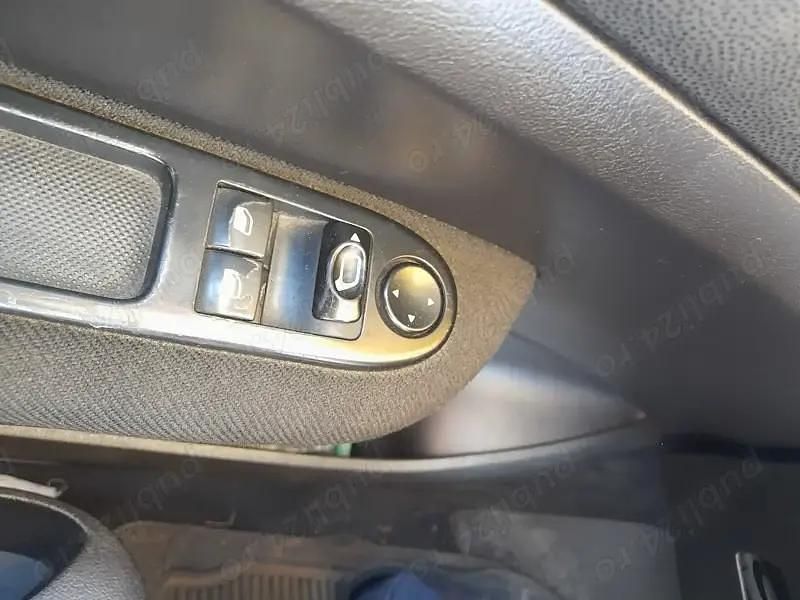 Utilizat 2003 Peugeot 307 Hatchback | 5.500 EUR - Imagine 1/4