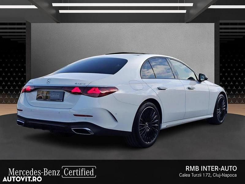 Second-hand Mercedes E300 AMG line 313 CP (230 kW) 2024 Culoarealb Berlinǎ