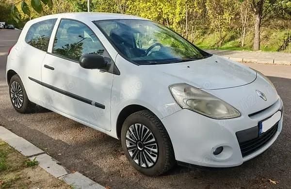 Utilizat 2011 Renault Clio II Hatchback | 2.500 EUR (Preț bun) - Imagine 1/4