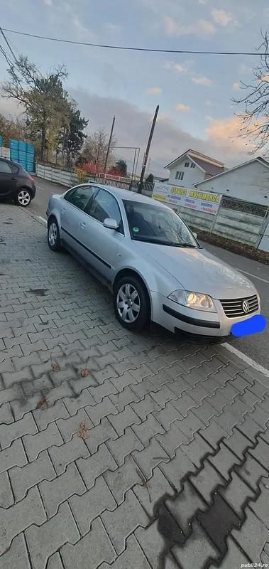 Second-hand VW Passat 75 CP (55 kW) 2002 Argintiu Berlinǎ