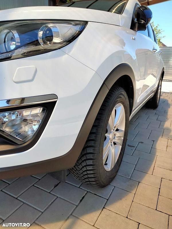 Alb Utilizat 2013 Kia Sportage Attract SUV | 9.700 EUR (Preț OK) - Imagine 1/4