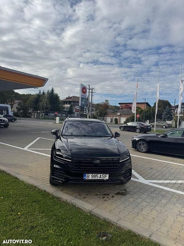 Culoarenegru Utilizat 2024 VW Touareg Elegance SUV | 50.000 EUR (Puțin scump) - Imagine 1/4