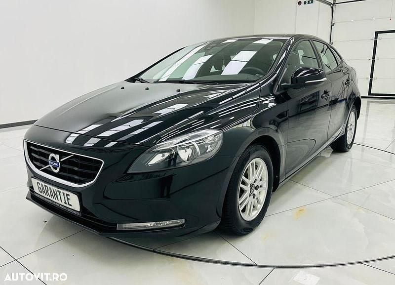 Culoarenegru Utilizat 2015 Volvo V40 Break | 8.390 EUR (Preț OK) - Imagine 1/4