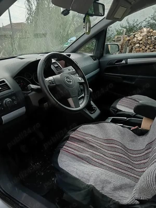 Utilizat 2006 Opel Zafira Monovolum | 2.000 EUR (Puțin scump) - Imagine 1/4