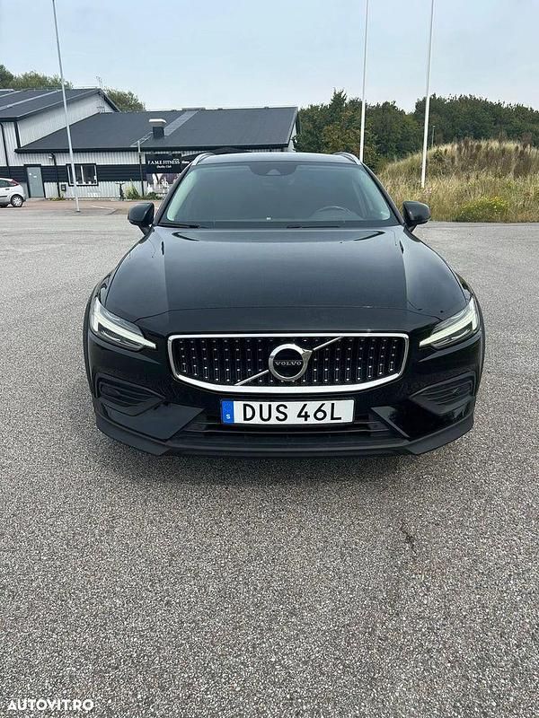 Culoarenegru Utilizat 2022 Volvo V60 CC Ultimate Break | 18.000 EUR - Imagine 1/4