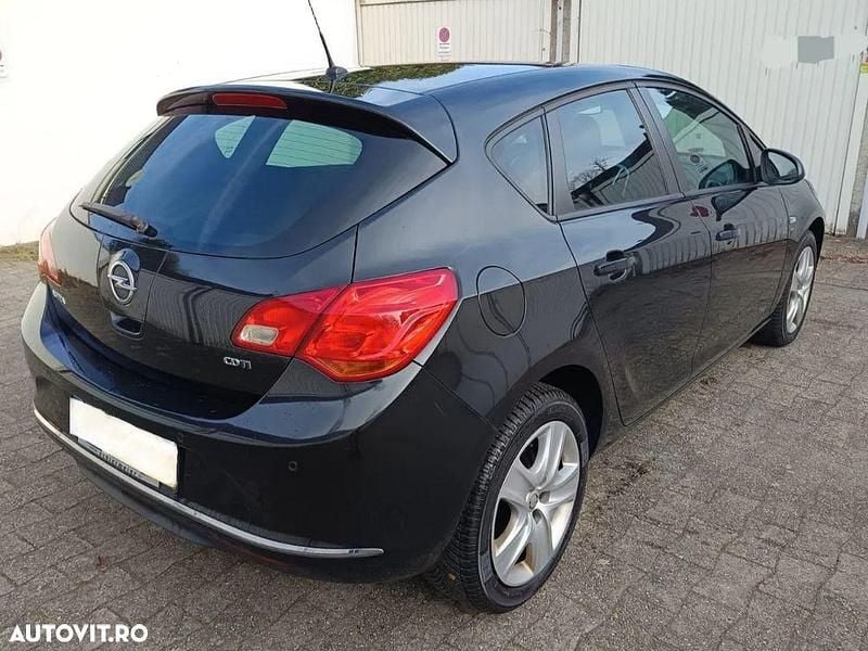 Second-hand Opel Astra Energy 130 CP (95 kW) 2014 Culoarenegru Hatchback