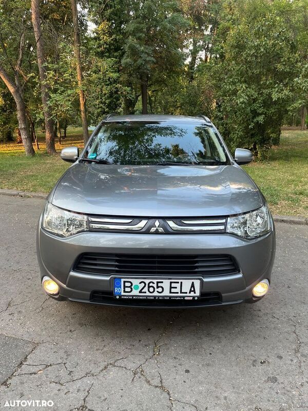 Gri Utilizat 2013 Mitsubishi Outlander SUV | 7.500 EUR (Preț OK) - Imagine 1/4
