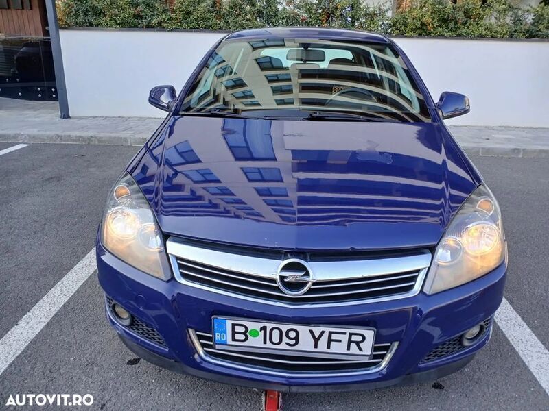 Albastru Utilizat 2011 Opel Astra Hatchback | 3.800 EUR (Preț bun) - Imagine 1/4