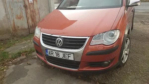 Second-hand VW Touran 140 CP (102 kW) 2008 Portocaliu Monovolum