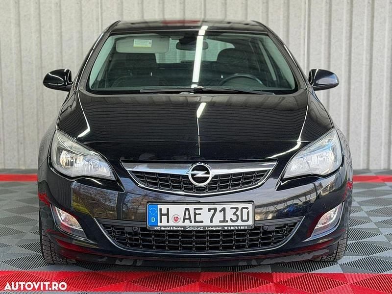 Second-hand Opel Astra Edition 120 CP (88 kW) 2011 Culoarenegru Hatchback