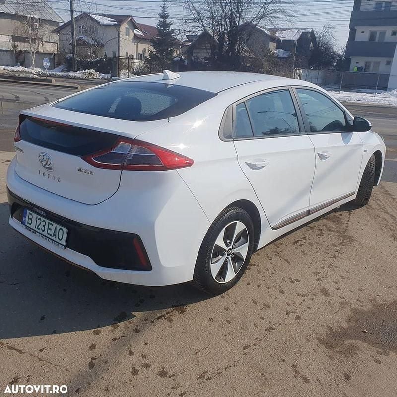 Culoarealb Utilizat 2019 Hyundai Ioniq Hatchback | 12.140 EUR (Preț OK) - Imagine 1/4