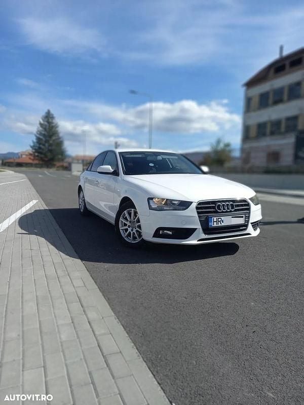 Culoarealb Utilizat 2015 Audi A4 Berlinǎ | 10.990 EUR (Preț bun) - Imagine 1/4