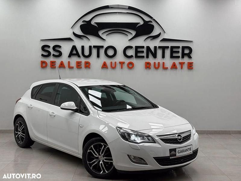 Culoarealb Utilizat 2012 Opel Astra Hatchback | 5.990 EUR (Puțin scump) - Imagine 1/4