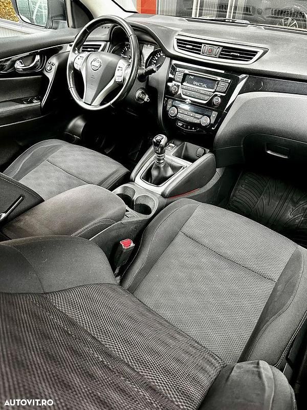 Second-hand Nissan Qashqai Acenta 110 CP (80 kW) 2016 Culoarenegru SUV