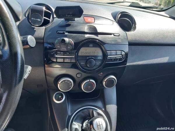 Utilizat 2011 Mazda 2 Hatchback | 3.700 EUR - Imagine 1/4