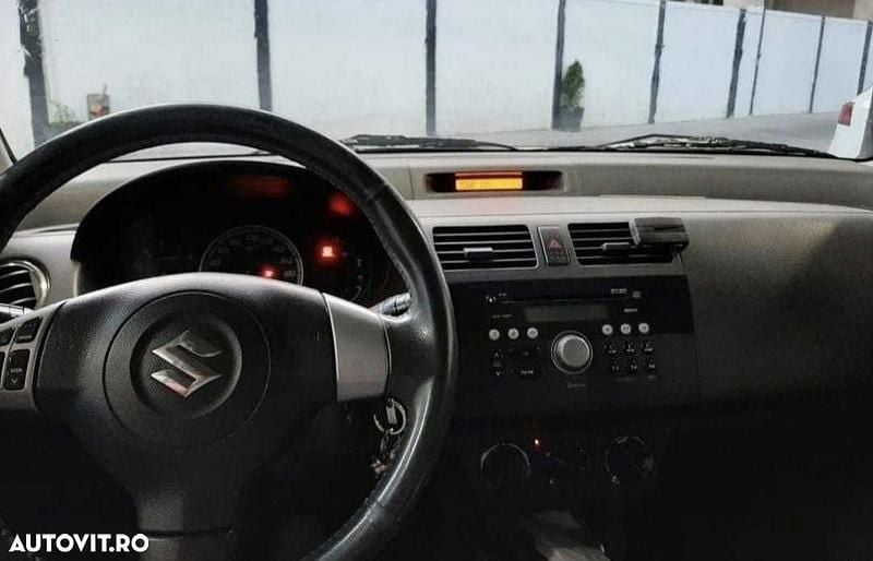 Second-hand Suzuki Swift 92 CP (67 kW) 2008 Culoarenegru Hatchback