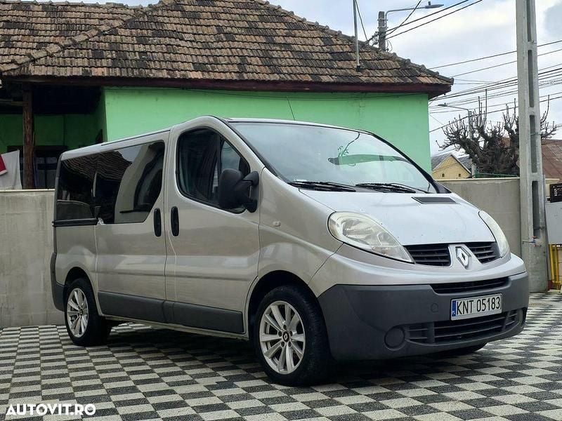 Second-hand Renault Trafic Authentique 115 CP (84 kW) 2011 Culoareargint Monovolum