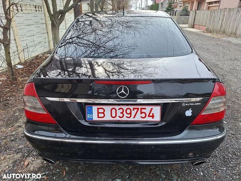Second-hand Mercedes E320 Avantgarde 224 CP (164 kW) 2007 Culoarenegru Berlinǎ