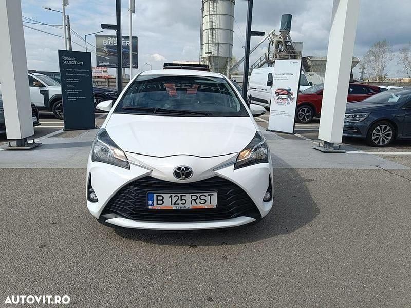 Culoarealb Utilizat 2019 Toyota Yaris | 13.990 EUR (Preț bun) - Imagine 1/4