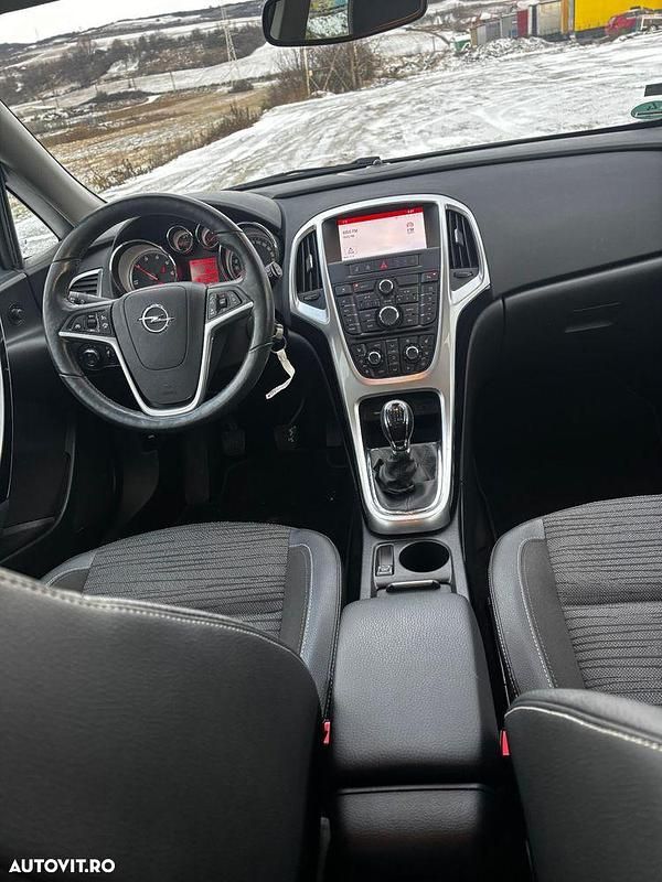 Second-hand Opel Astra 136 CP (100 kW) 2014 Culoaregri Hatchback