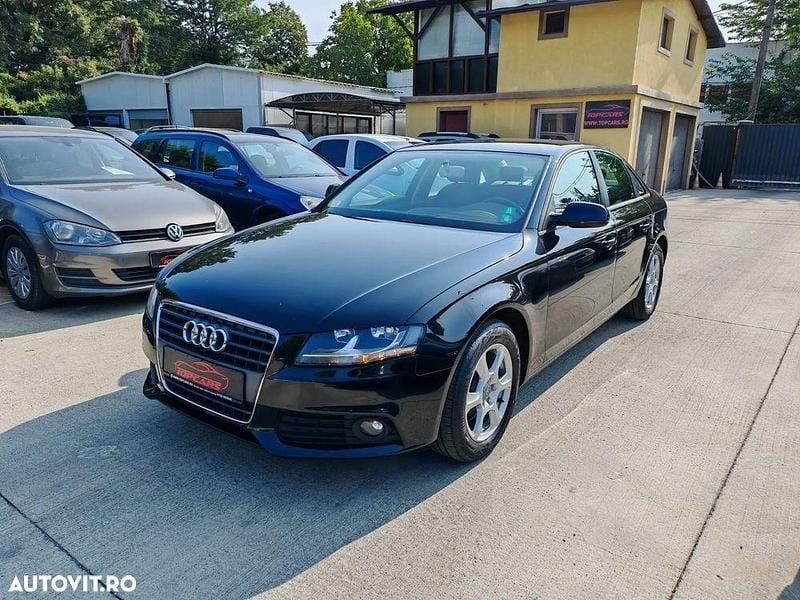 Culoarenegru Utilizat 2012 Audi A4 Berlinǎ | 6.999 EUR (Preț bun) - Imagine 1/4
