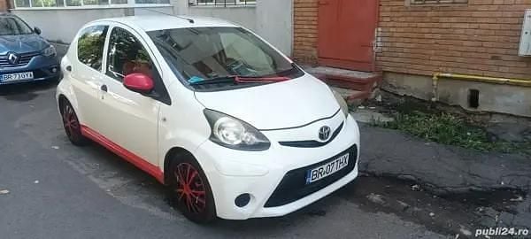 Alb Utilizat 2012 Toyota Aygo Hatchback | 3.200 EUR - Imagine 1/4