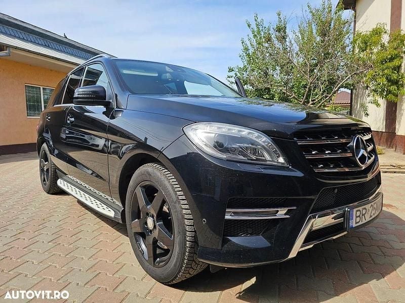 Culoarenegru Utilizat 2012 Mercedes ML350 SUV | 17.300 EUR (Puțin scump) - Imagine 1/4