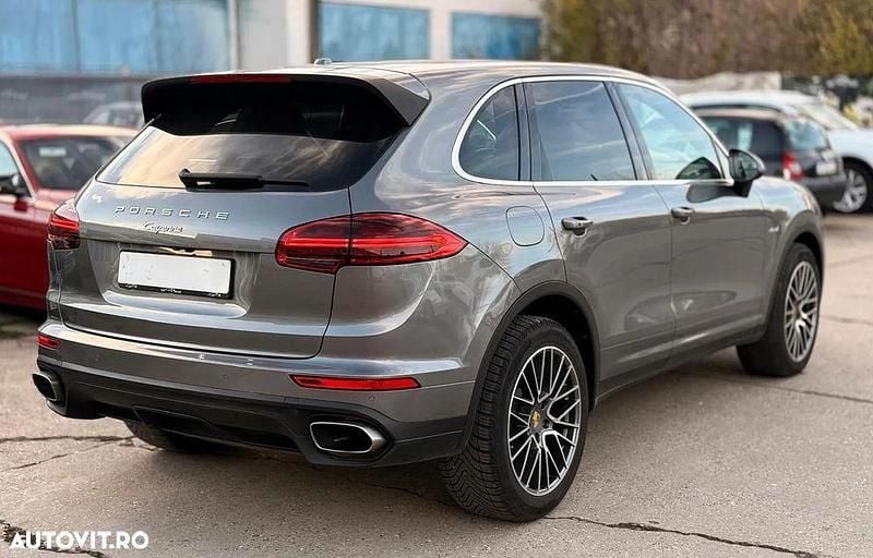 Second-hand Porsche Cayenne 240 CP (176 kW) 2016 Culoaregri SUV