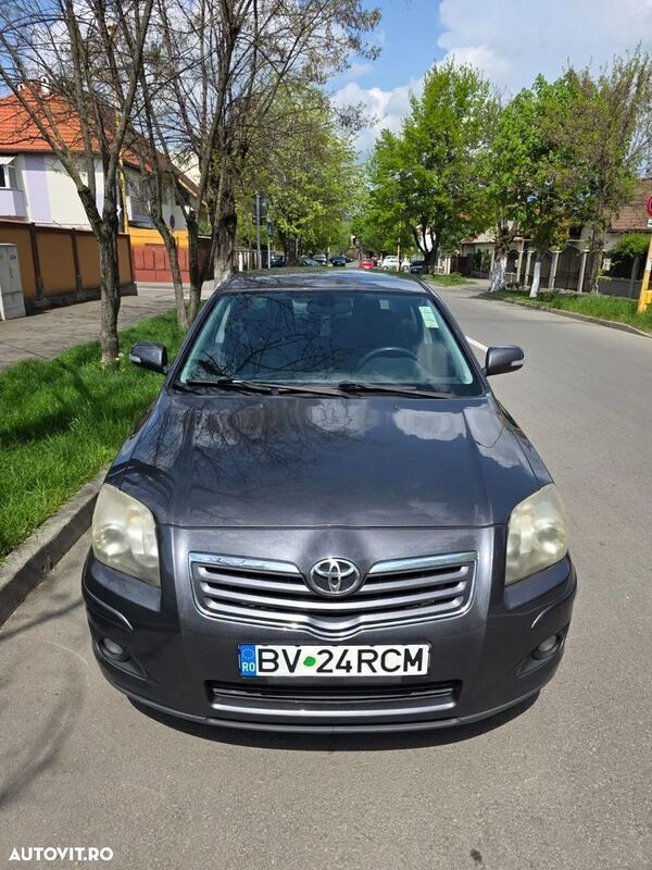 Argint Utilizat 2006 Toyota Avensis Berlinǎ | 3.290 EUR (Preț OK) - Imagine 1/4