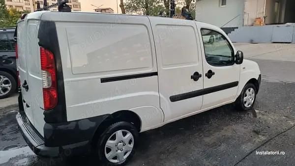 Alb Utilizat 2007 Fiat Doblò Monovolum | 3.650 EUR - Imagine 1/3